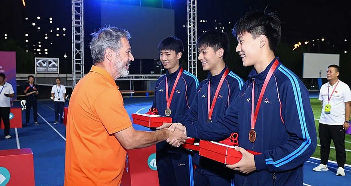 Chuột hỏng, luật mềm: Vết nứt quyền lực tại Champions Shanghai