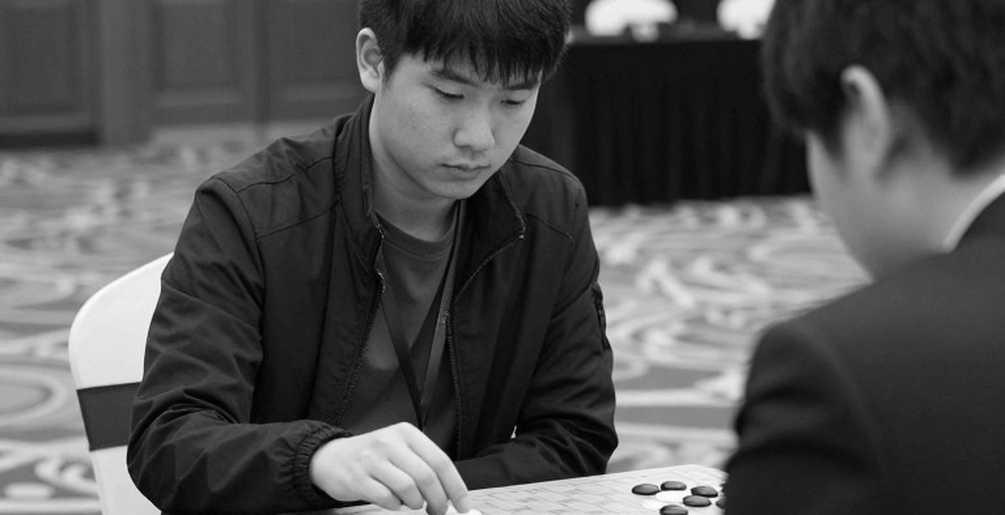 Magnus Carlsen bất ngờ khen Javokhir Sindarov sau trận hòa tại Global Chess League 2026: Cậu bé tài năng đang lên