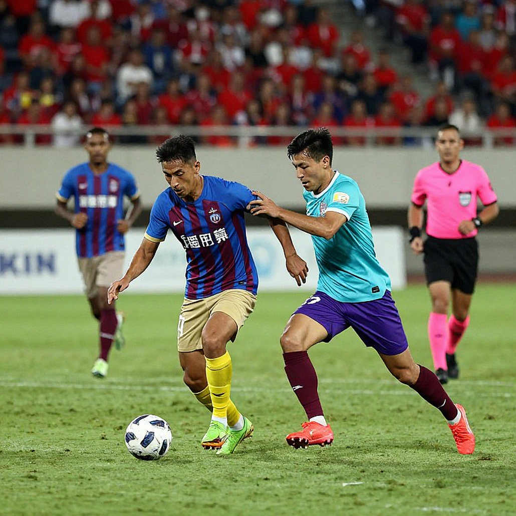 Nine Dimensions of a Football Match: When Sports Writing Learns to Stay Silent