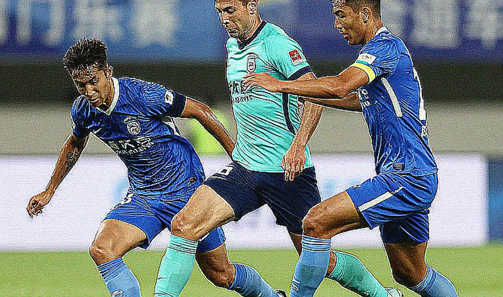 Amiri, the Penalty Spot Incident and the Media Trap: Hamann Demands a Ban, but the Rules Say Otherwise Amiri, the Penalty Spot Incident and the Media Trap: Hamann Demands a Ban, but the Rules Say Otherwise