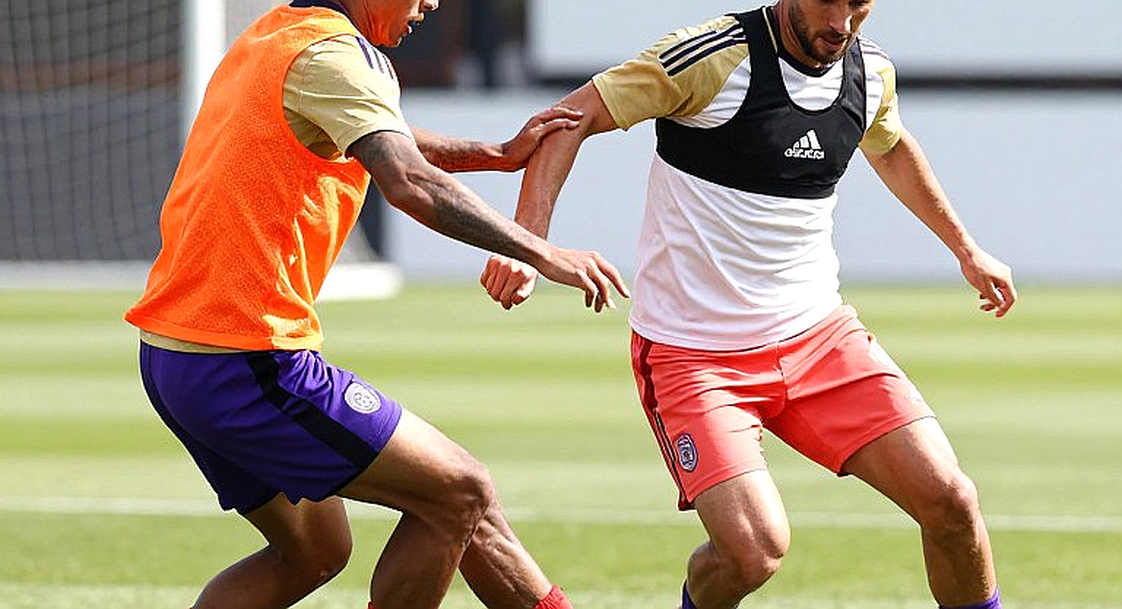Le Giang Patrik: The No.1 Glove Is Not Handed Out With a Passport