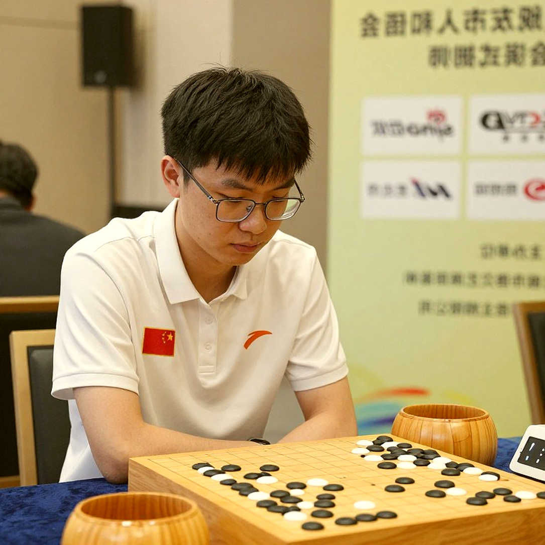 Atyrau Masters 2026: hai hạt giống hàng đầu thua sớm, và cỗ máy nội dung phía sau dòng tin