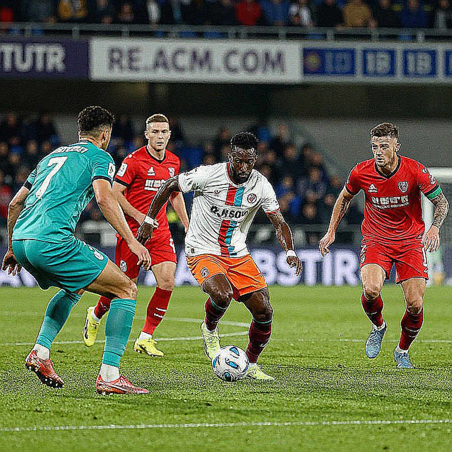 Max Dowman, 16 tuổi và hai bàn thắng ở Carabao Cup: Nhịp điệu nằm ở sân tập Max Dowman, 16 tuổi và hai bàn thắng ở Carabao Cup: Nhịp điệu nằm ở sân tập