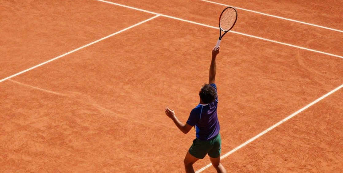Alcaraz và tiebreak lúc 3 giờ 33 phút sáng: Bản lĩnh được đo bằng một cổ tay chưa lành